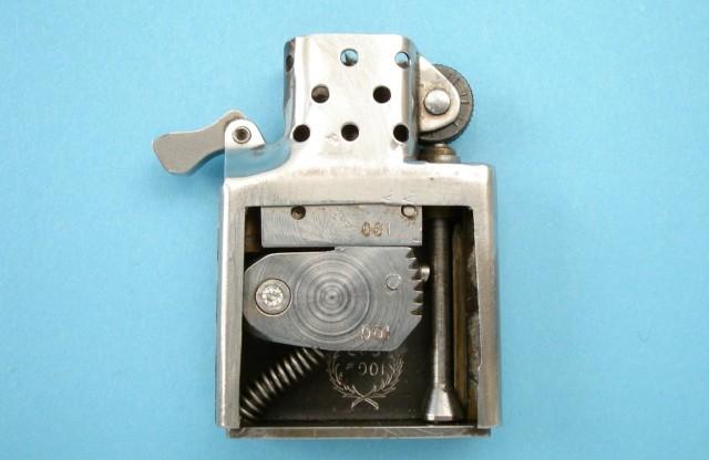 http://www.weapon-blog.com/wp-content/uplods/2010/12/briquet-4mm-01.jpg